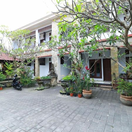 Puri Jayaraja Guest House Kuta Lombok Esterno foto