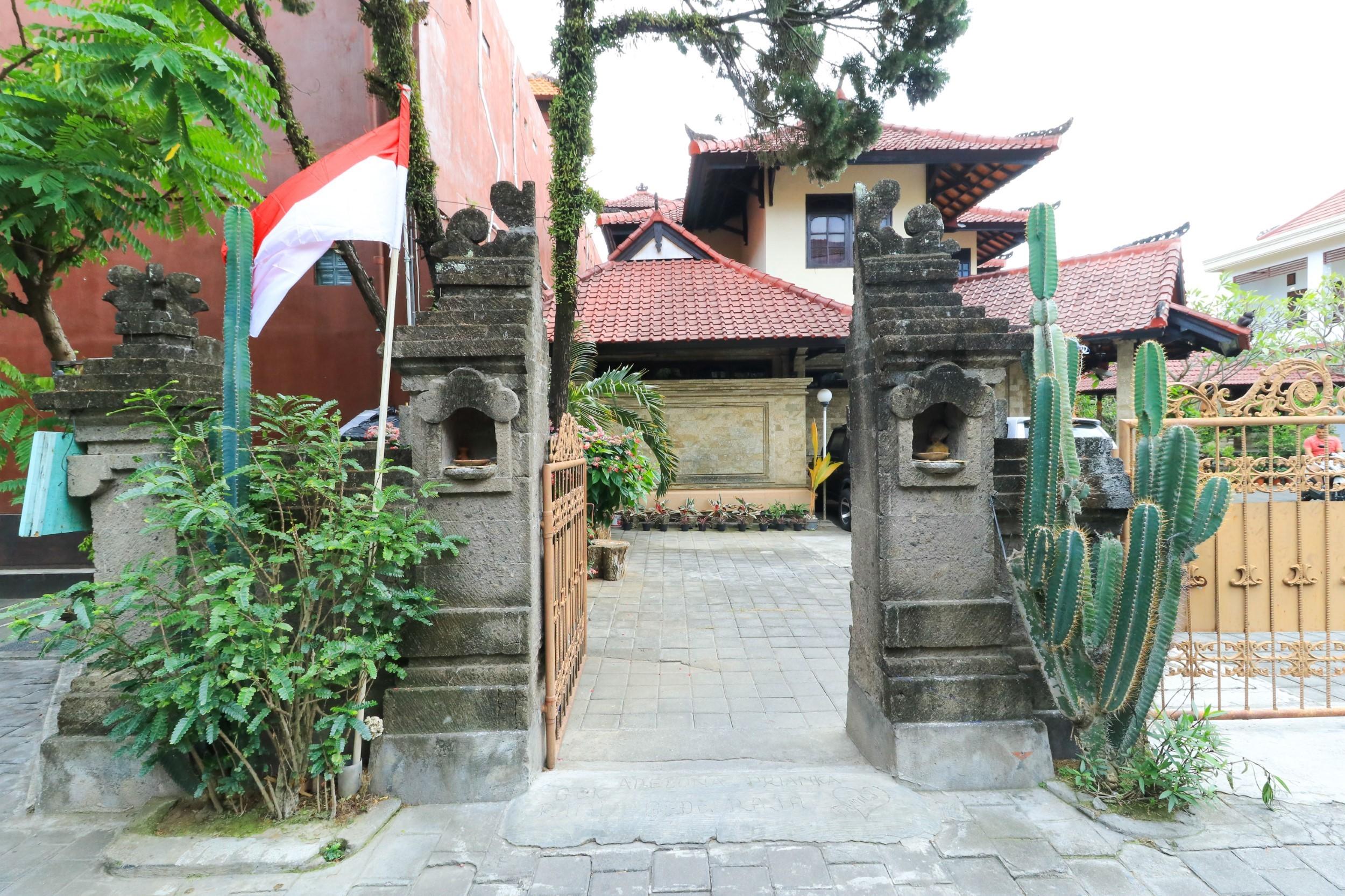 Puri Jayaraja Guest House Kuta Lombok Esterno foto