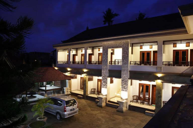 Puri Jayaraja Guest House Kuta Lombok Esterno foto