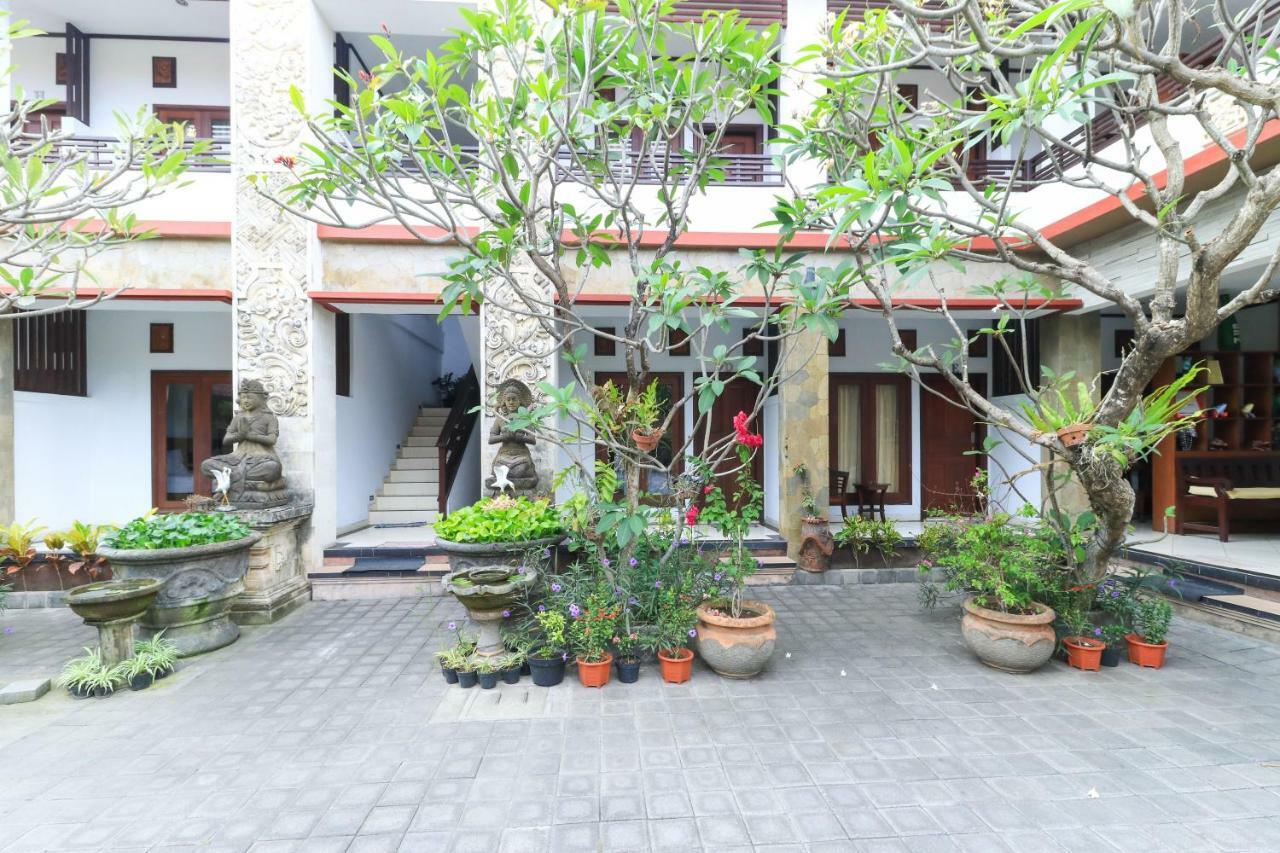 Puri Jayaraja Guest House Kuta Lombok Esterno foto