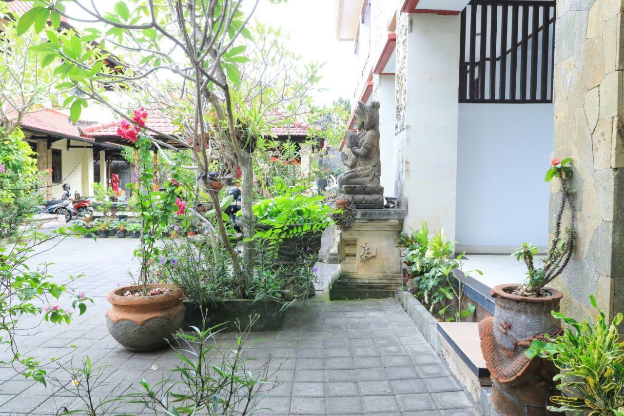 Puri Jayaraja Guest House Kuta Lombok Esterno foto