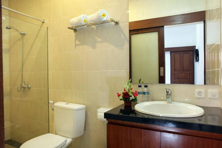 Puri Jayaraja Guest House Kuta Lombok Esterno foto
