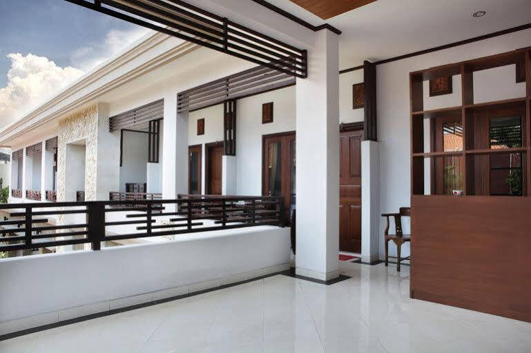 Puri Jayaraja Guest House Kuta Lombok Esterno foto