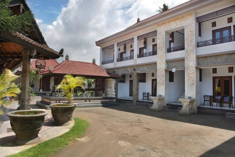 Puri Jayaraja Guest House Kuta Lombok Esterno foto